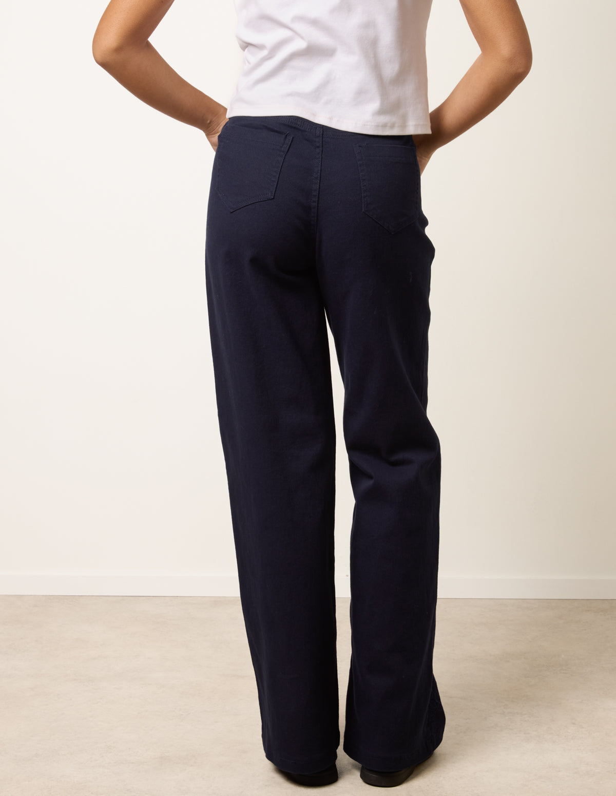 Floral Embroidered Detailed Flared Jeans