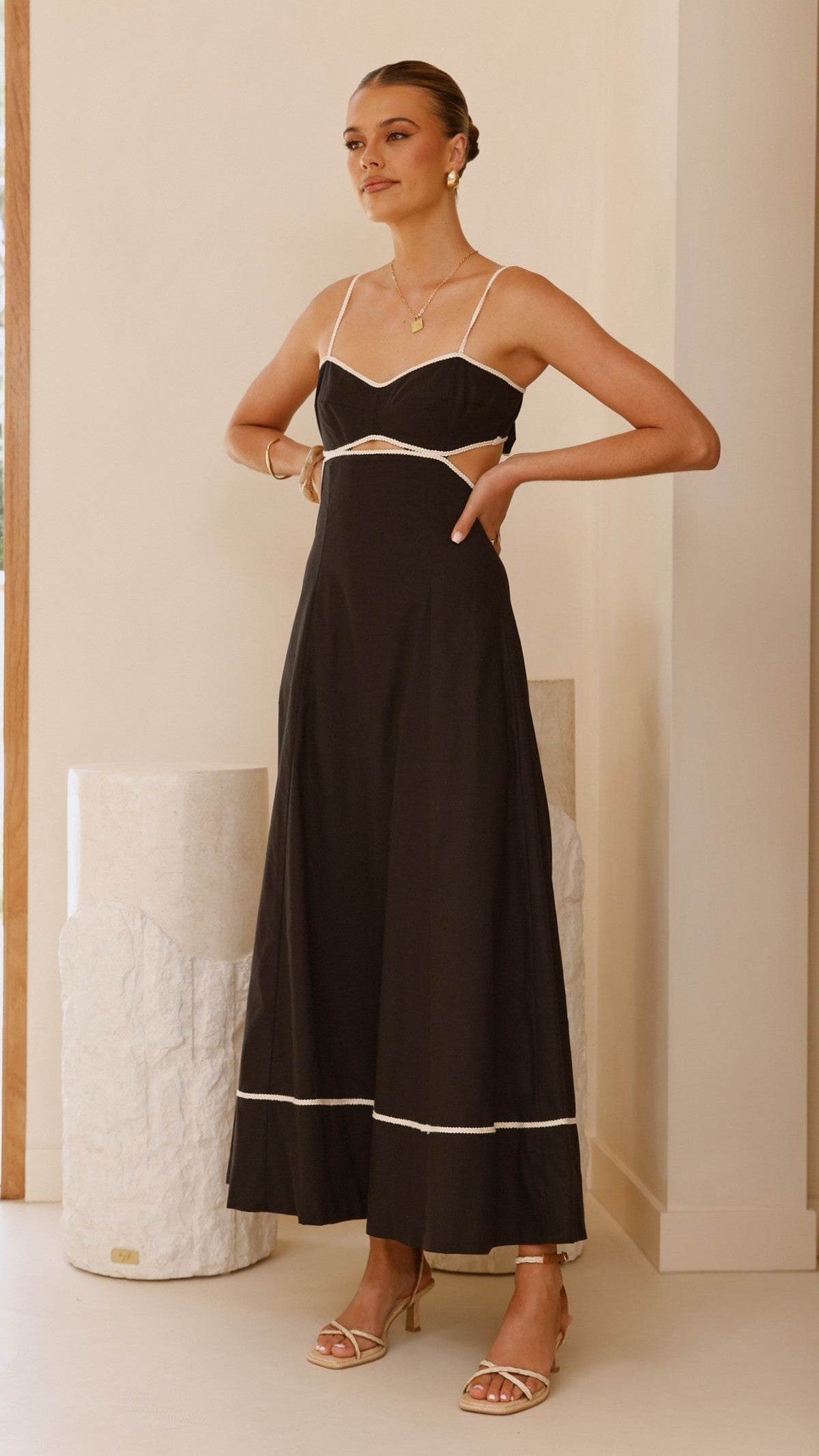 Nereda Maxi Dress - Black