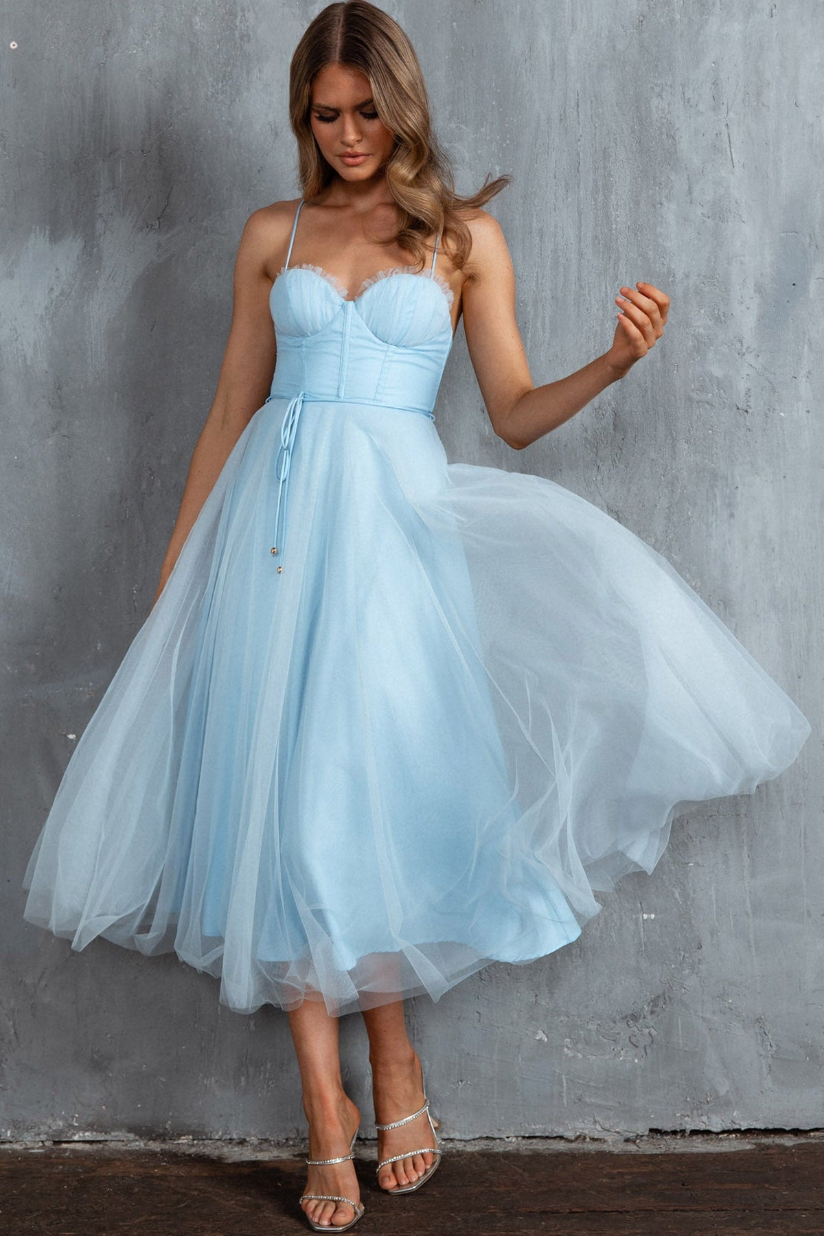 Smitten Sweetheart Neckline Chiffon Midi Dress Blue