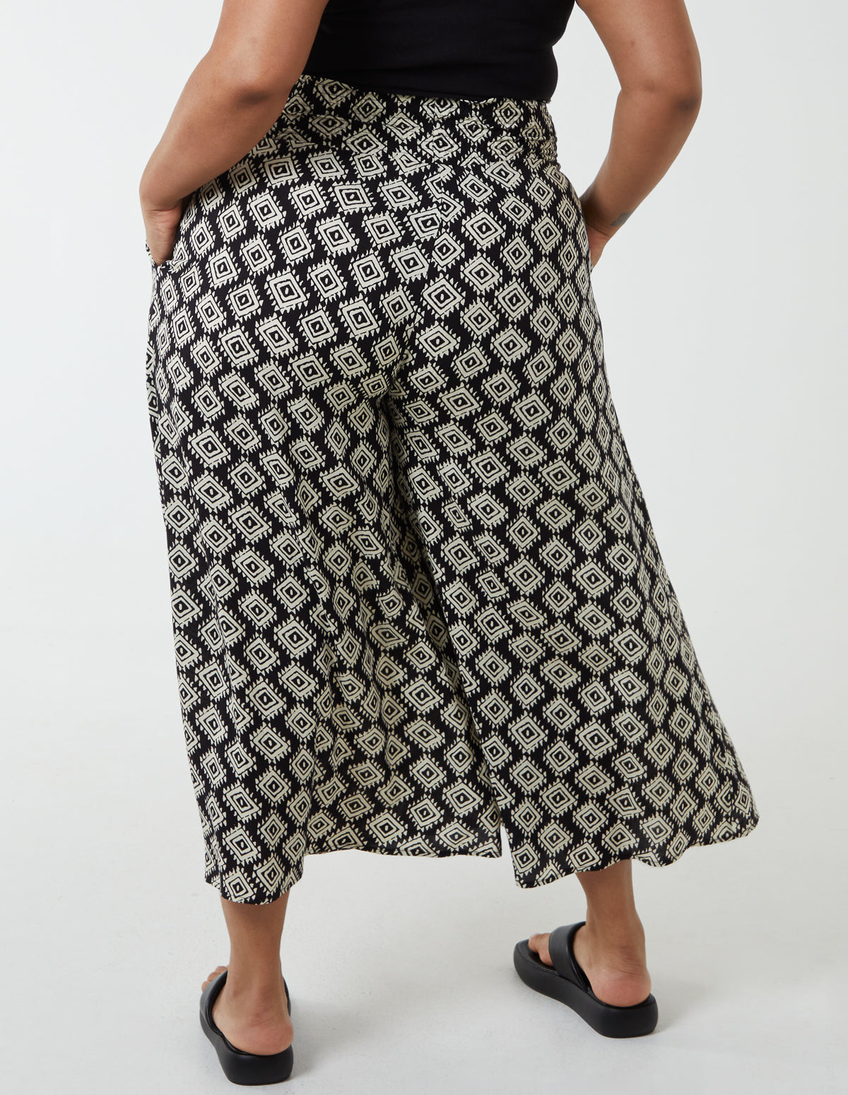 Curve Shirred Wide Leg Trousers
