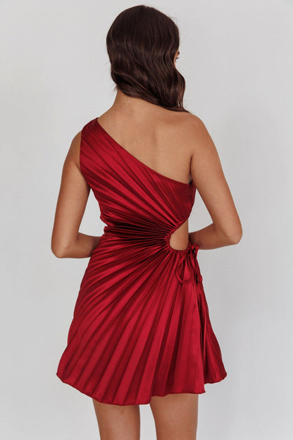 Glow Ray One-Shoulder Pleat Dress Wine